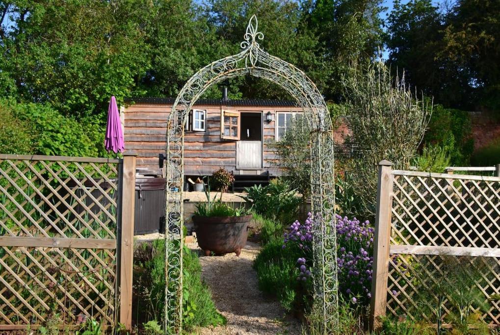 Luxury, Rural Shepherds Hut With Hot Tub Nr Bath Bristol Ngoại thất bức ảnh