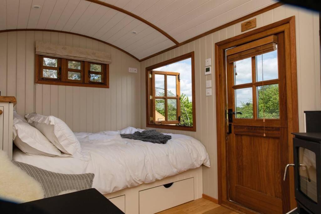 Luxury, Rural Shepherds Hut With Hot Tub Nr Bath Bristol Ngoại thất bức ảnh