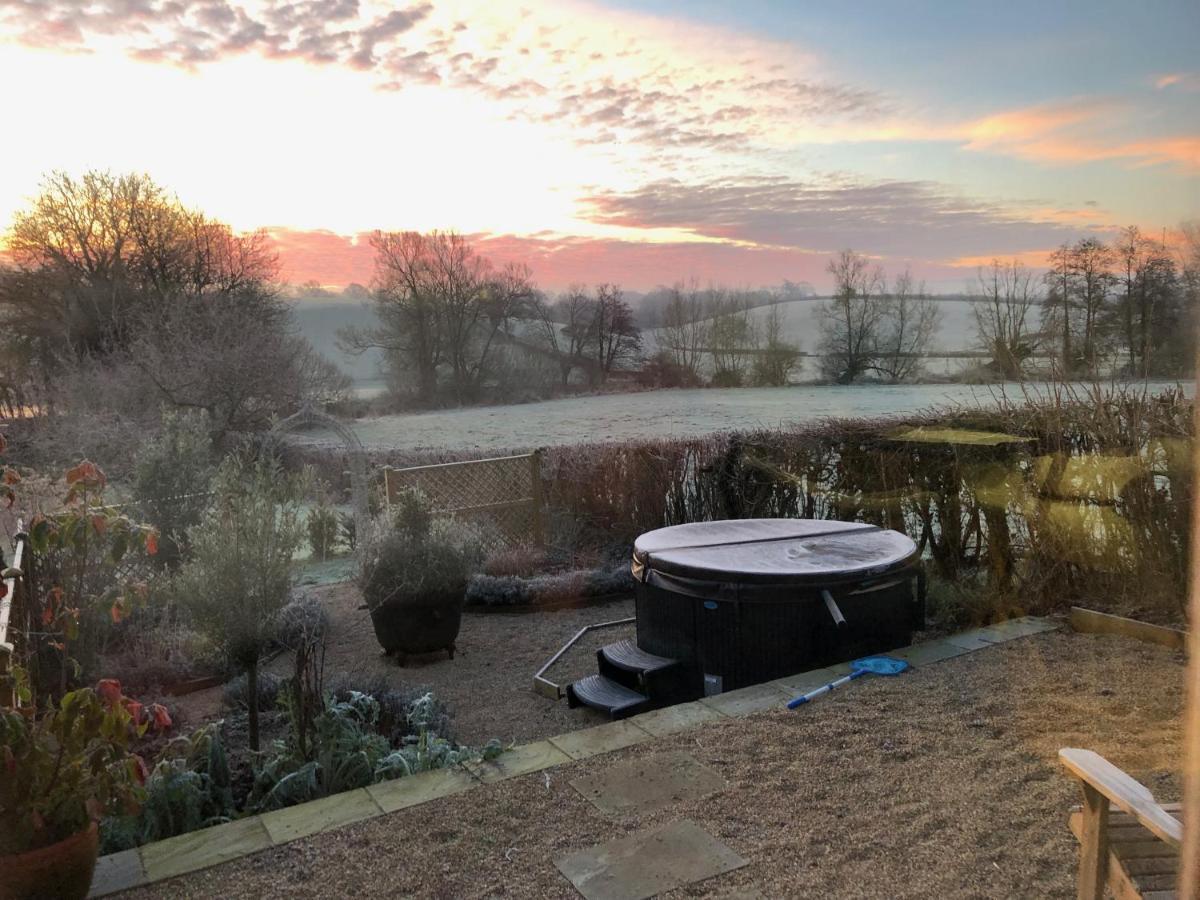 Luxury, Rural Shepherds Hut With Hot Tub Nr Bath Bristol Ngoại thất bức ảnh